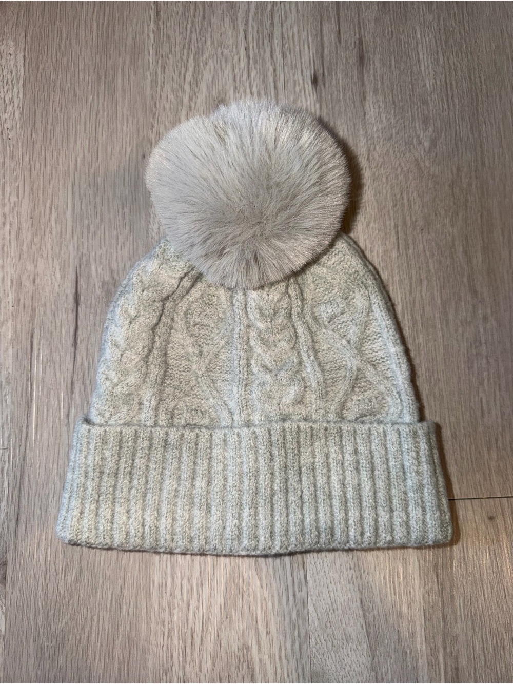 Women’s Cable Knit Pom Grey Beanie